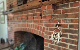 Birdsong Rural Winchester Twyford - 2Br, 5Br, 7Br - Sleeps Upto 14